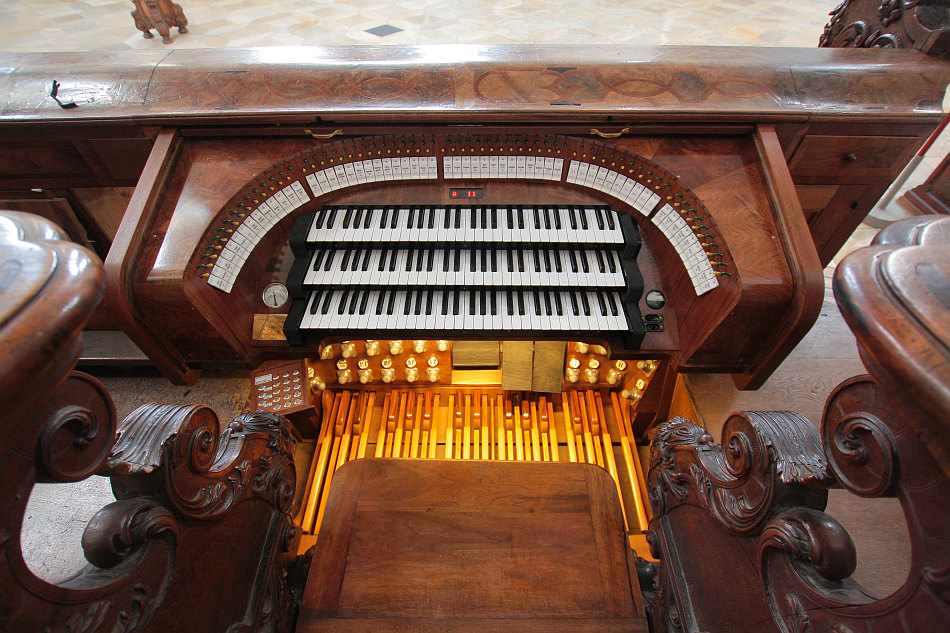 31-Spieltisch nach der Restaurierung von Oben.JPG